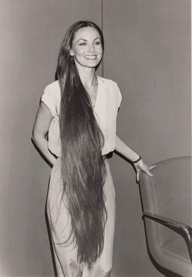 Crystal_Gale_long_hair_32.jpg