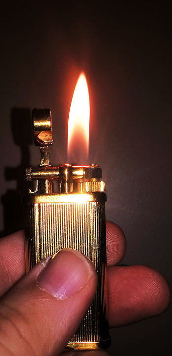 Dunhill Unique Gold Gas Lit s.jpg