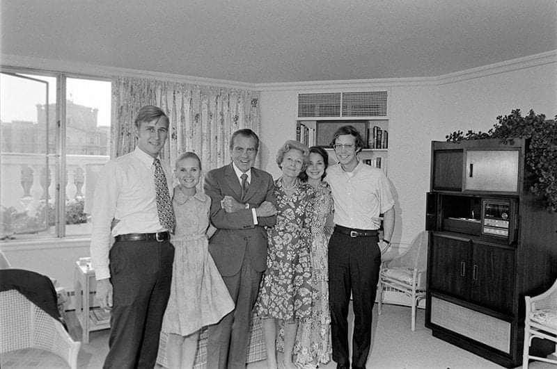 Ee1IZcHUwAEJvst nixon white house solarium.jpg