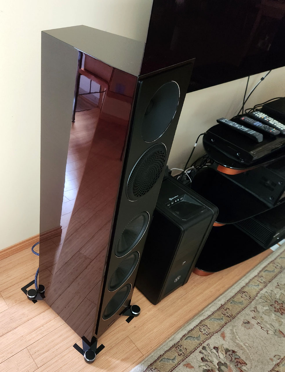 LR-Founder100F-1-rs.jpg