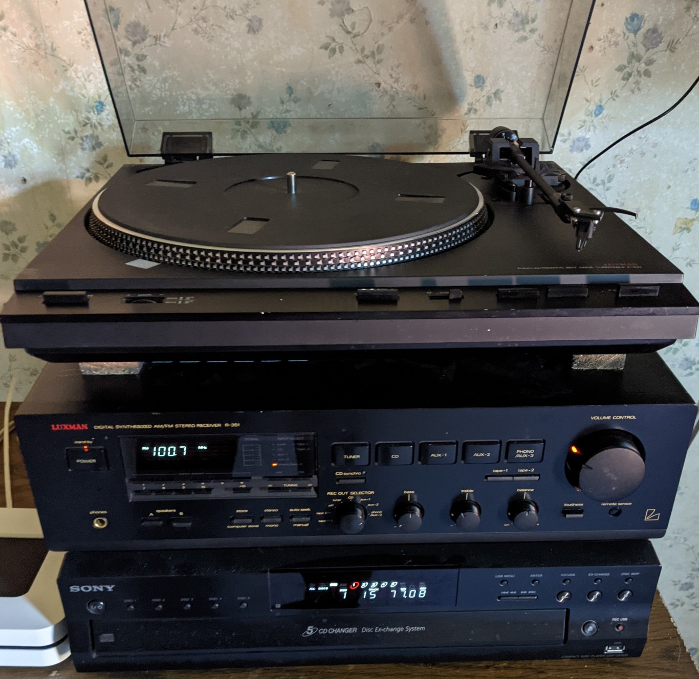 Luxman_R351-P100.jpg