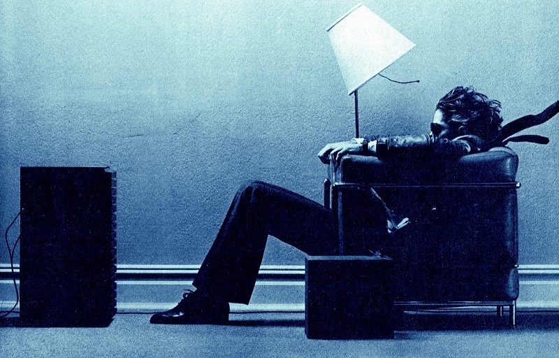 Maxell-tapes-Blown-away-guy-in-chair-1983-1.jpg