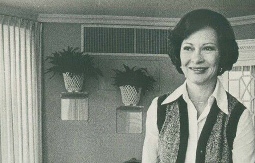 s-l1600 Rosalynn Carter with I believe AR2ax speaker in white house solarium crop.jpg