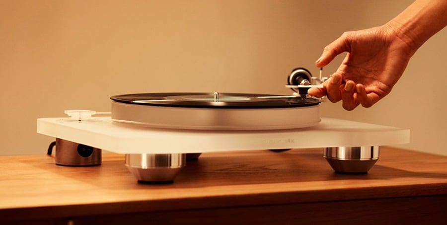 www.audioholics.com