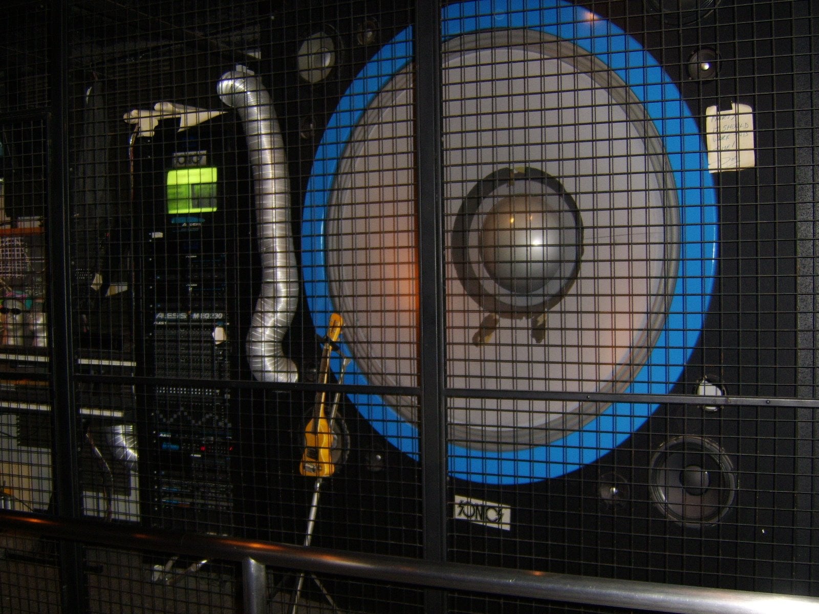 www.audioholics.com