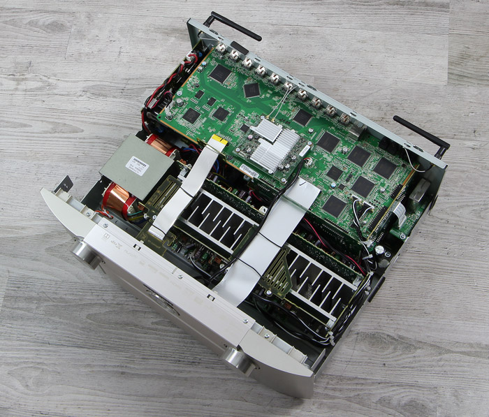 Marantz-SR7012-Innenleben-Gesamt.jpg