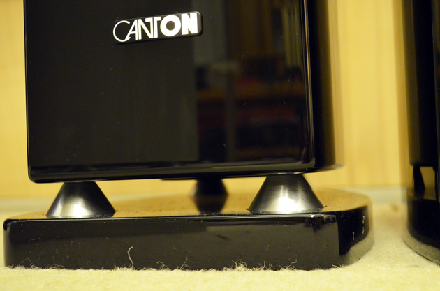 Base of the Canton Vento floorstanding boxes