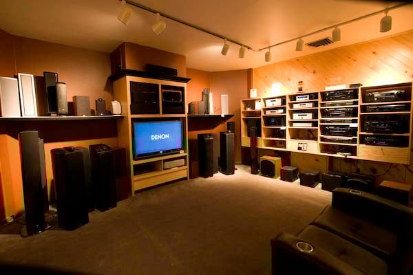 www.audioholics.com